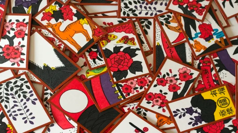 Tìm hiểu về bộ bài Hanafuda khi học cách chơi bài hoa Hàn Quốc 